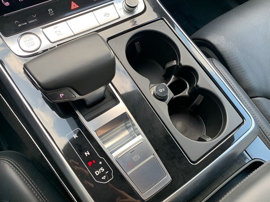 Used 2019 Audi Q8 Prestige w/ Luxury Package AWD/4WD image 38