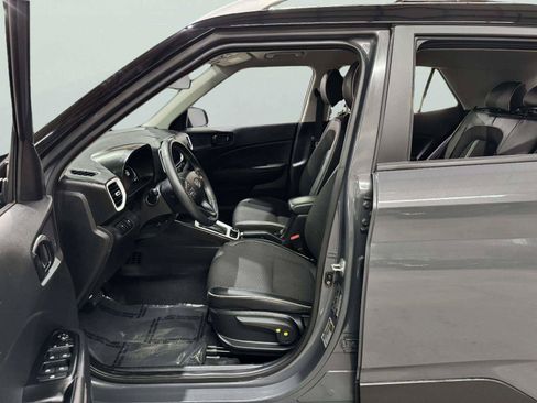 Used 2024 Hyundai Venue Limited FWD image 23