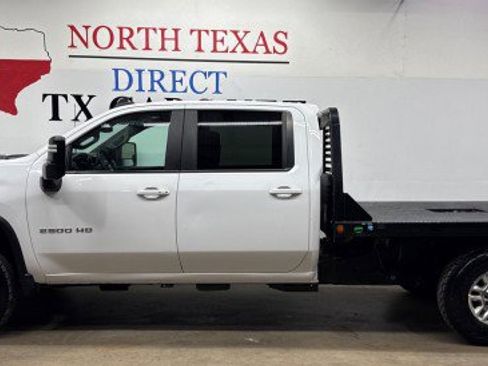 Used 2022 Chevrolet Silverado 2500 LT w/ Convenience Package image 9