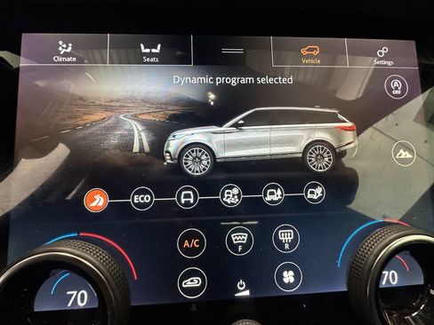 Used 2019 Land Rover Range Rover Velar R-Dynamic SE image 25