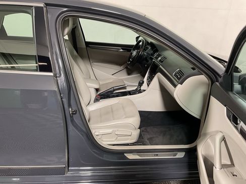 Used 2017 Volkswagen Passat 1.8T R-Line FWD image 34