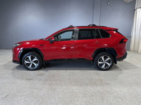 Used 2022 Toyota RAV4 SE w/ Weather & Moonroof Package image 6