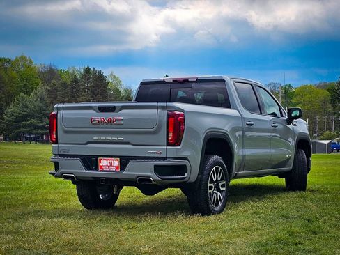 Used 2024 GMC Sierra 1500 AT4 w/ Technology Package AWD/4WD image 4