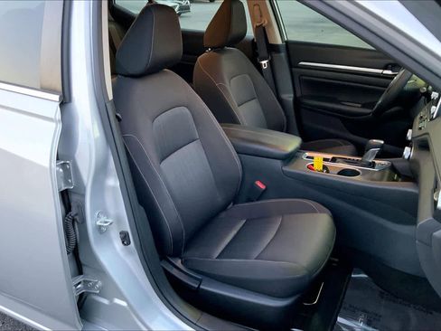 Used 2022 Nissan Altima 2.5 SV image 9