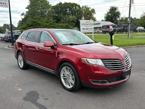 Used 2019 Lincoln MKT AWD image 9