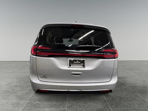 Used 2024 Chrysler Pacifica Touring-L FWD image 22