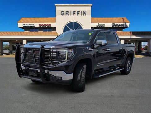Used 2023 GMC Sierra 1500 SLT w/ SLT Premium Plus Package AWD/4WD image 11