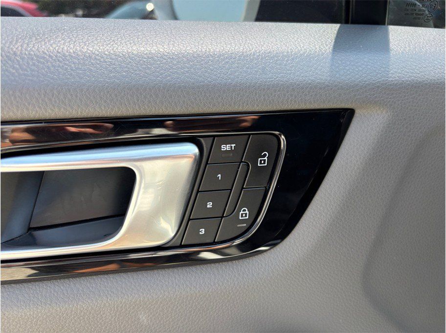 Used 2022 Porsche Cayenne Platinum Edition AWD/4WD image 21