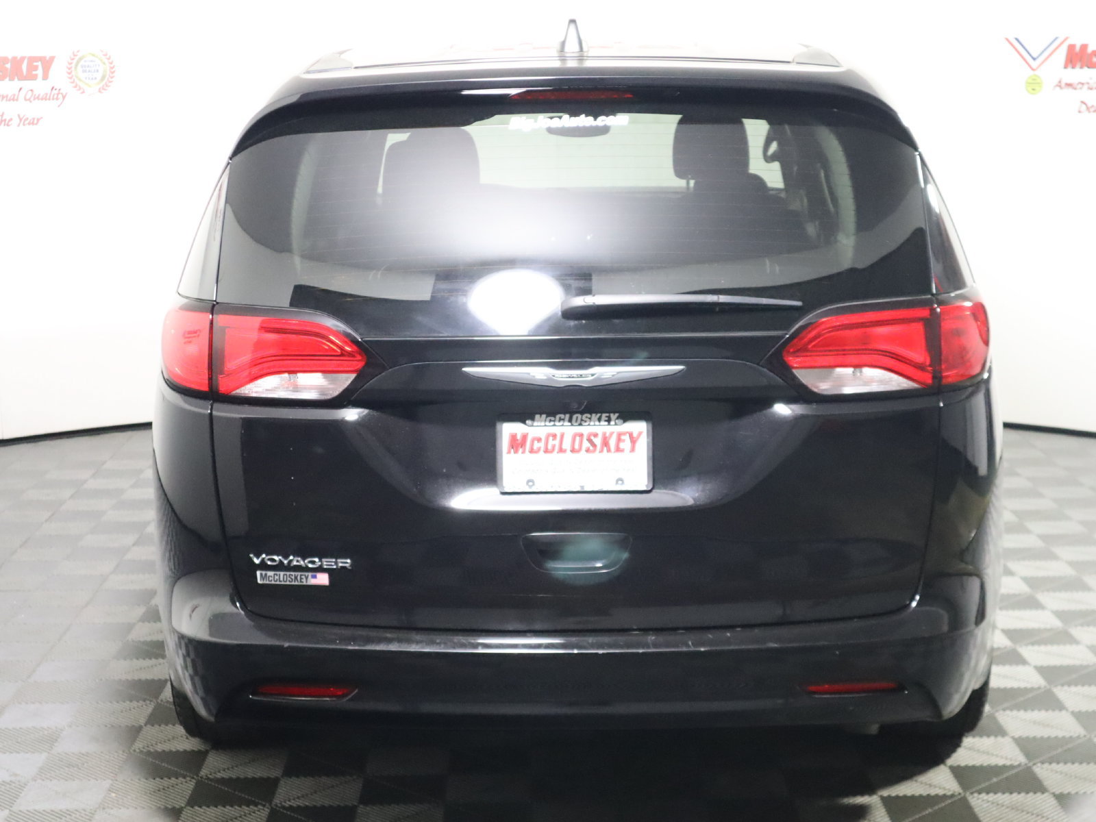 Used 2024 Chrysler Voyager LX FWD image 6