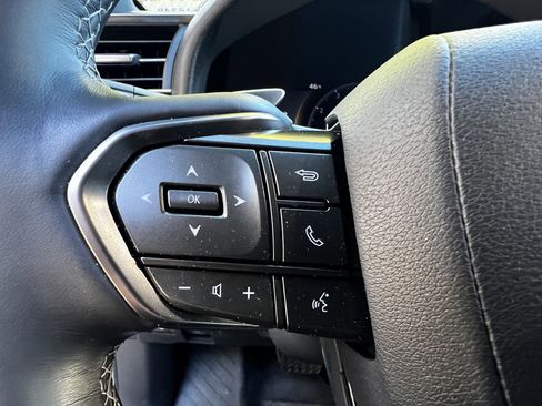 Used 2025 Lexus LX 700h Overtrail image 19