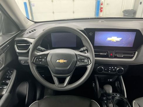 Used 2025 Chevrolet TrailBlazer LT AWD/4WD image 11