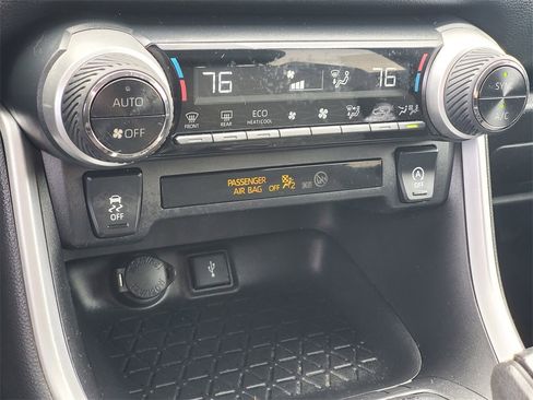 Used 2021 Toyota RAV4 XLE image 21