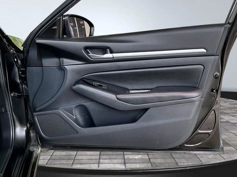 Used 2025 Nissan Altima 2.5 SR image 24