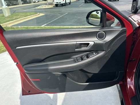 Used 2025 Hyundai Sonata SEL FWD image 14