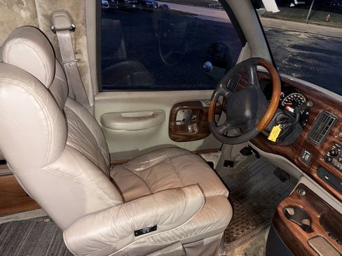 Used 1999 Chevrolet Express 1500 w/ Convenience Pkg image 9