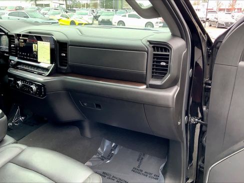 Used 2025 GMC Sierra 1500 SLT image 17