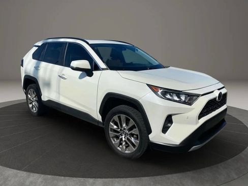 Used 2019 Toyota RAV4 Limited image 1