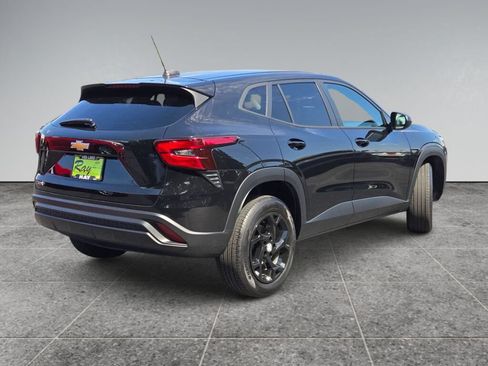 Certified 2024 Chevrolet Trax LS w/ LS Convenience Package FWD image 5