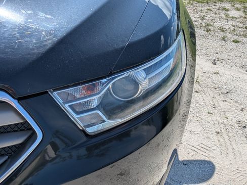 Used 2017 Ford Taurus SE FWD image 10