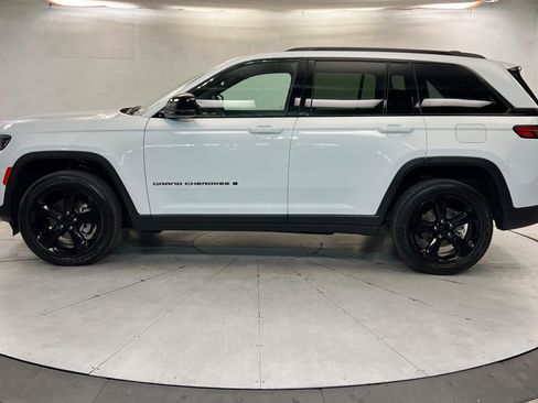 Certified 2023 Jeep Grand Cherokee Altitude AWD/4WD image 2