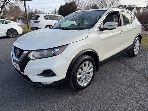Used 2022 Nissan Rogue Sport SV image 3