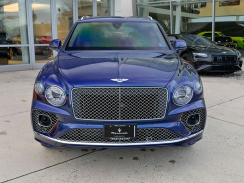 Used 2023 Bentley Bentayga image 2
