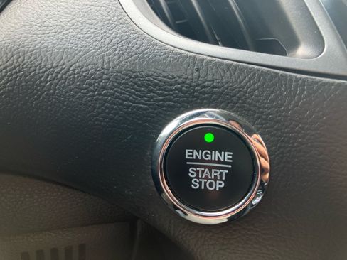 Used 2019 Ford Edge SE FWD image 24