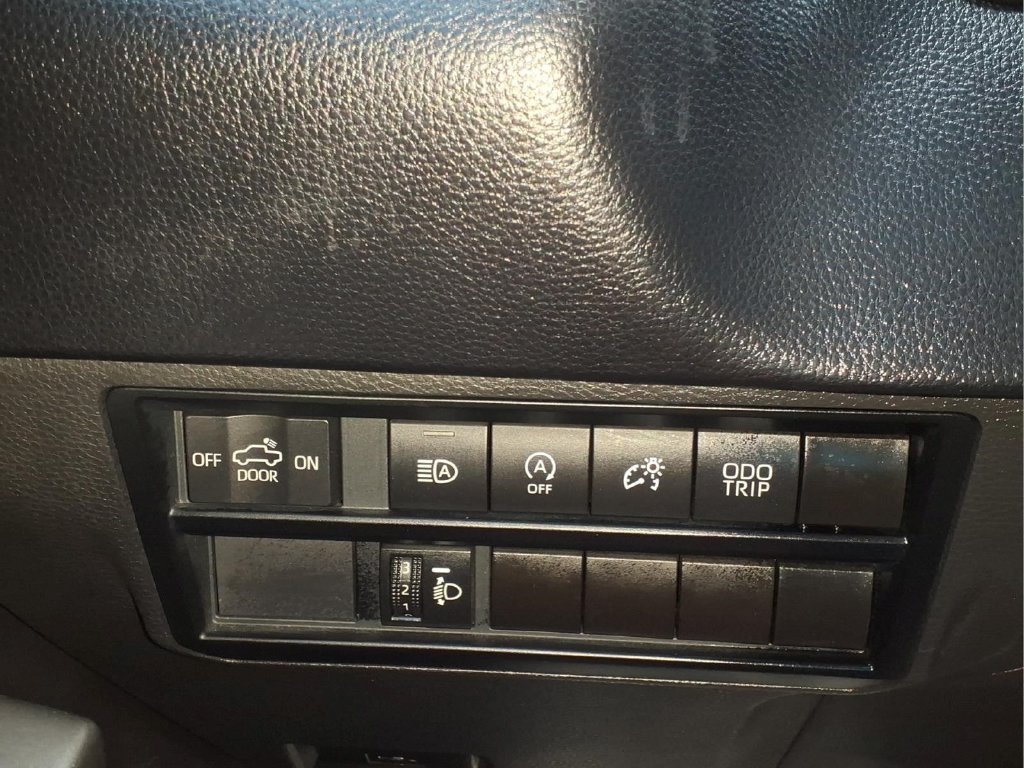 Used 2022 Toyota Tundra SR5 w/ SR5 Premium Package RWD image 26