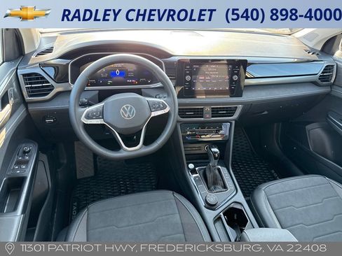 Used 2025 Volkswagen Taos SE image 14