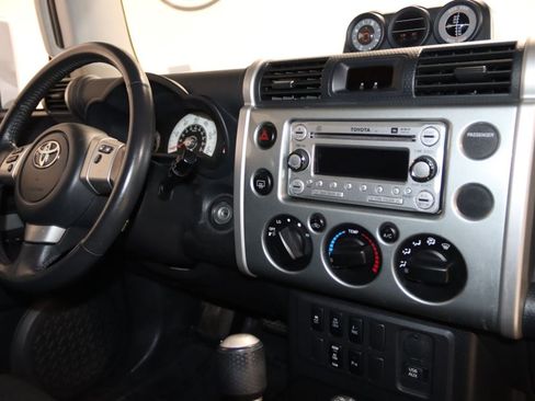 Used 2012 Toyota FJ Cruiser 4WD w/ Upgrade Pkg image 57