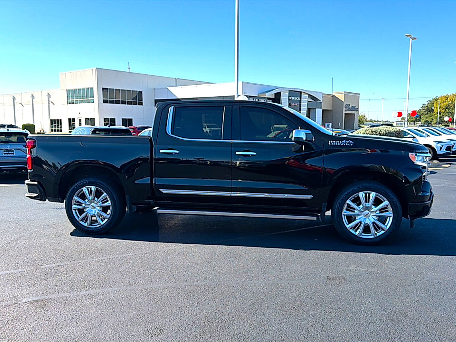 Used 2023 Chevrolet Silverado 1500 High Country w/ High Country Premium Package AWD/4WD image 9