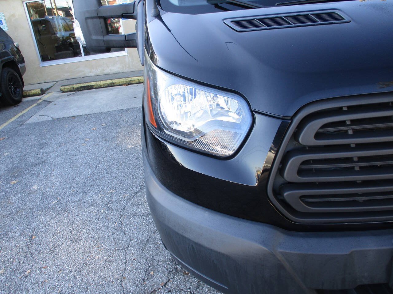 Used 2018 Ford Transit 350 XL RWD image 27