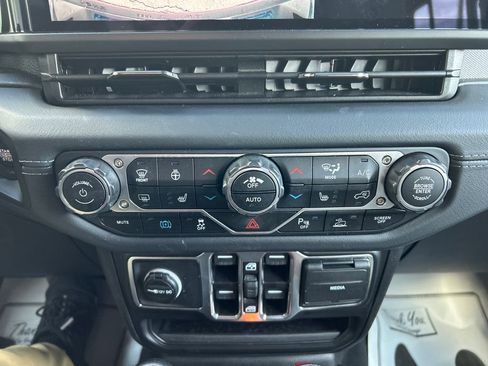 Used 2025 Jeep Wrangler Unlimited Sahara w/ Safety Group image 19