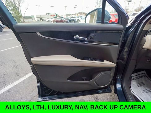 Used 2023 Lincoln Nautilus FWD w/ Premium Package image 17