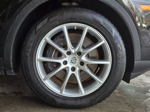 Used 2024 Porsche Cayenne AWD/4WD image 5