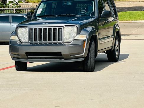 Used 2012 Jeep Liberty Sport RWD image 3