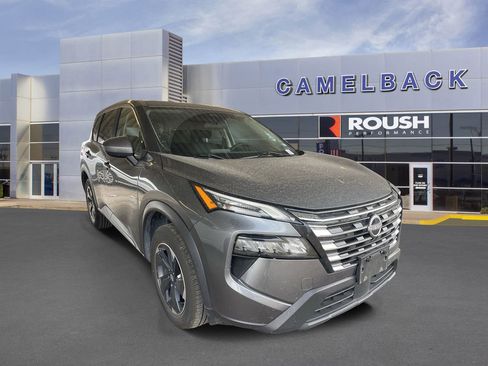 Used 2024 Nissan Rogue SV image 4