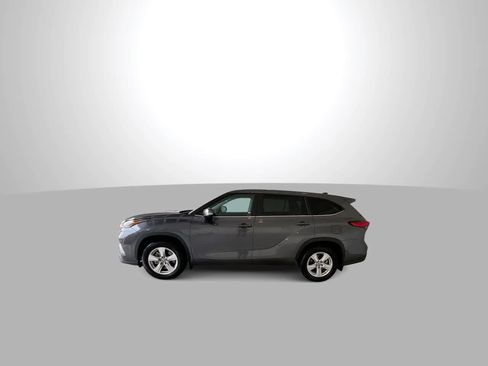 Used 2023 Toyota Highlander LE AWD/4WD image 5