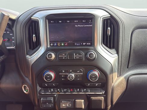Used 2022 Chevrolet Silverado 1500 LT w/ Z71 Off-Road Package AWD/4WD image 19