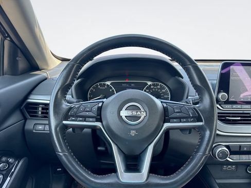 Used 2024 Nissan Altima 2.5 SR FWD image 14