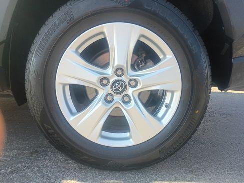 Used 2019 Toyota RAV4 XLE AWD/4WD image 19