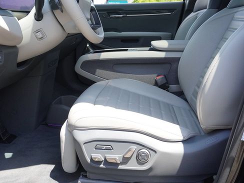 Used 2024 Kia EV9 Land AWD/4WD image 33