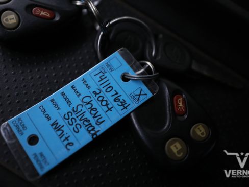 Used 2004 Chevrolet Silverado 1500 4x4 Extended Cab image 11