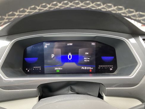 Certified 2022 Volkswagen Tiguan SE FWD image 29