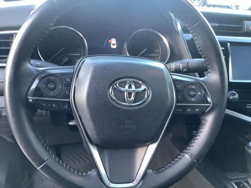 Used 2018 Toyota Camry XLE image 18