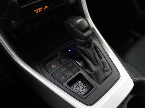 Used 2020 Toyota RAV4 LE w/ All Weather Liner Package AWD/4WD image 18
