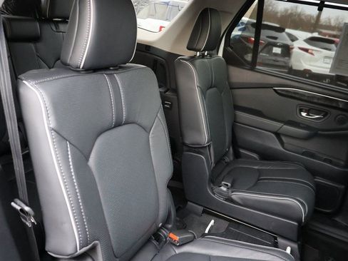 Certified 2025 Honda Pilot Elite image 12