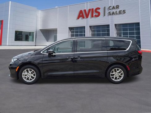 Used 2025 Chrysler Pacifica Select FWD image 10