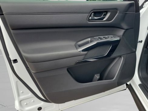 New 2025 Nissan Pathfinder SV image 19