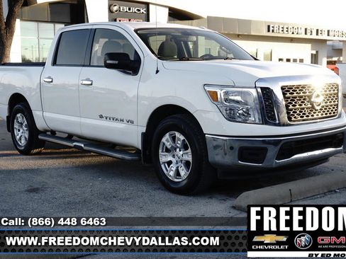 Used 2018 Nissan Titan SV w/ SV Convenience Package image 1